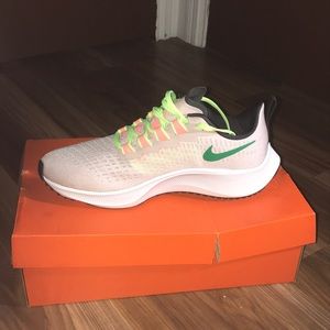 W Nike Air Zoom Pegasus 37 PRM.